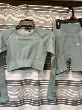 AYBL XS Sage Green Seamless Active Set - Crop Top & High Waist Shorts